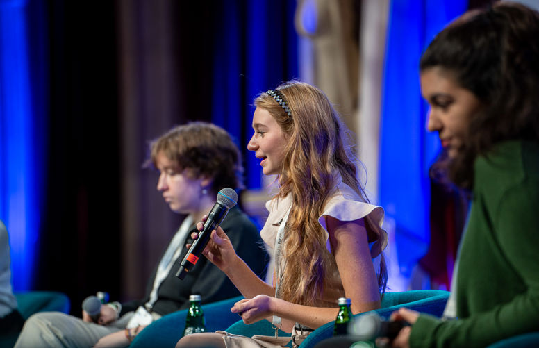 Young people speaking at the Fundamental Rights Forum 2021 © Voglhuber