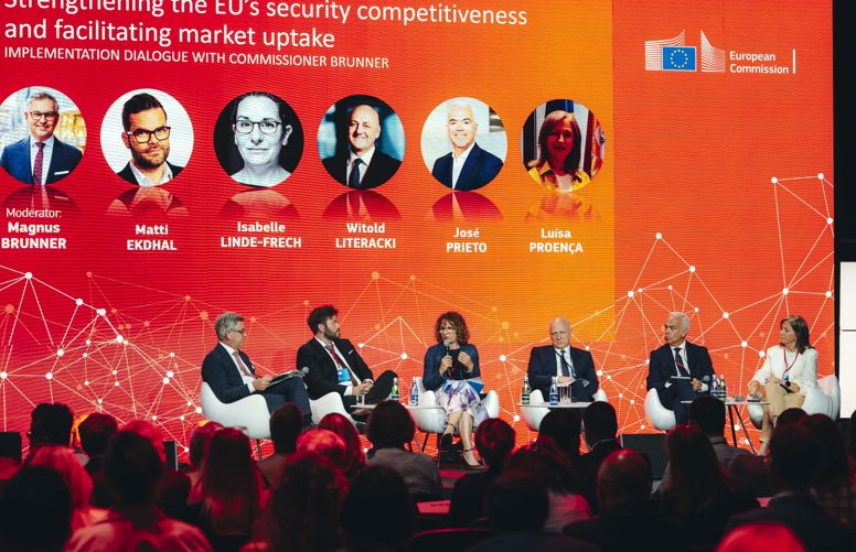Panel discussion led by Commissioner Brunner during the Security Research Event © European Commission