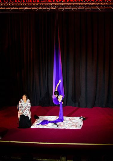 Acrobat during the performance of ‘And again we slept Pindral’.