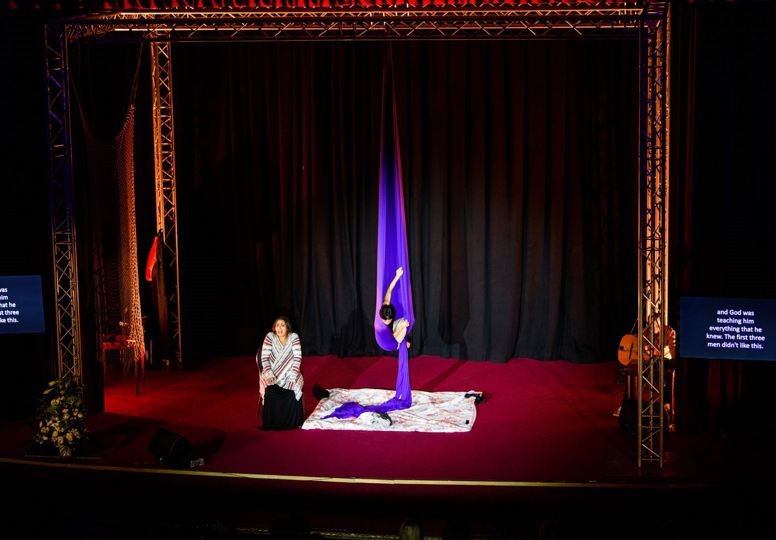 Acrobat during the performance of ‘And again we slept Pindral’.